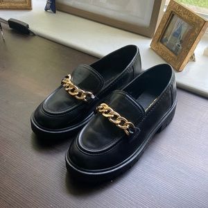 Streetwear Society platform black loafers with gold chain embellishment size 7